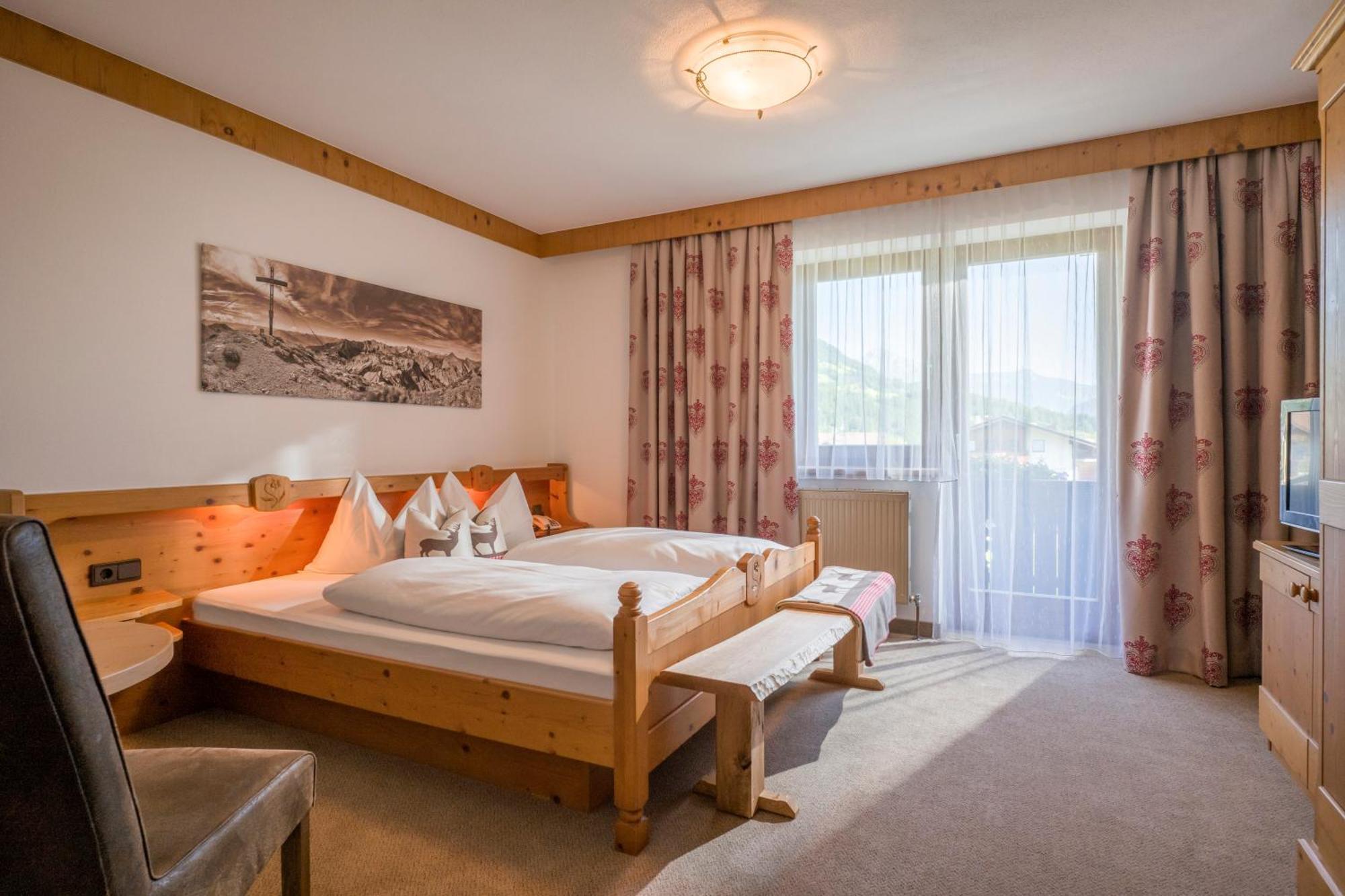 Hotel Landhaus Zillertal Fügen Extérieur photo